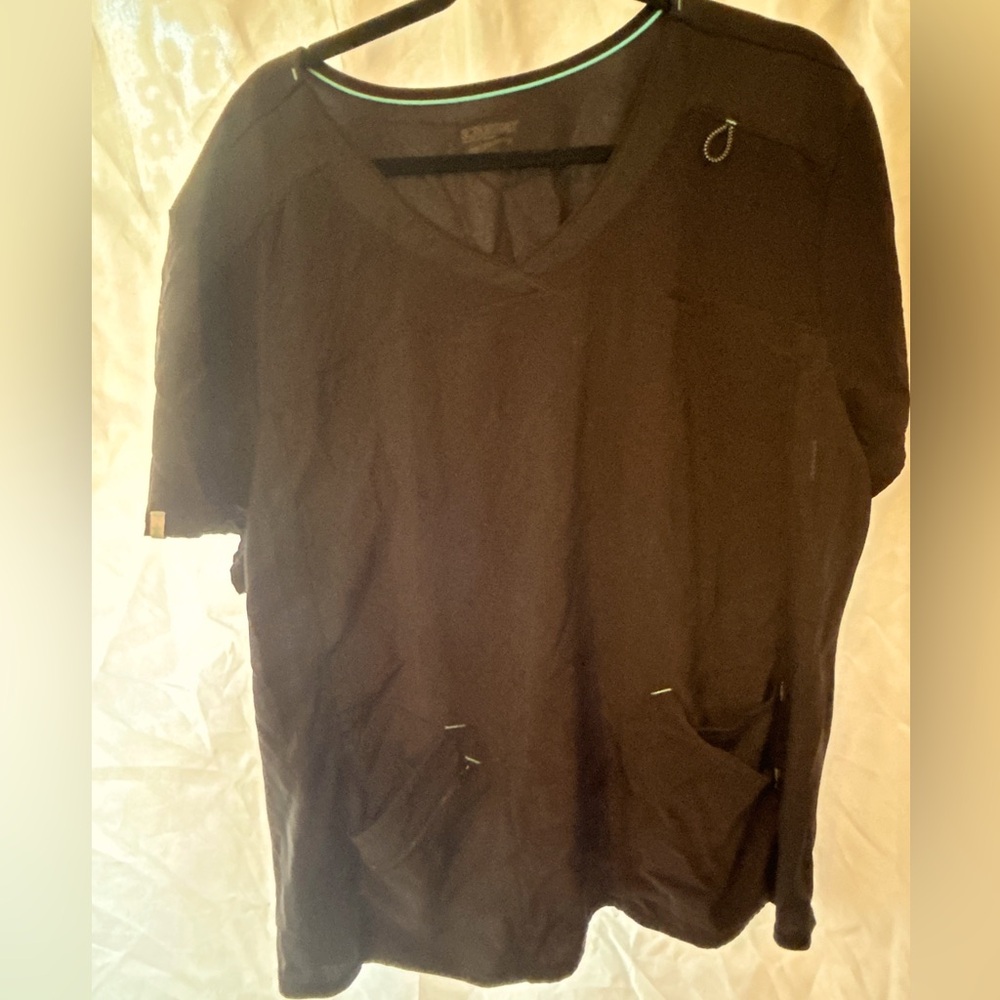 Woman’s black scrub star scrub top size 3xl